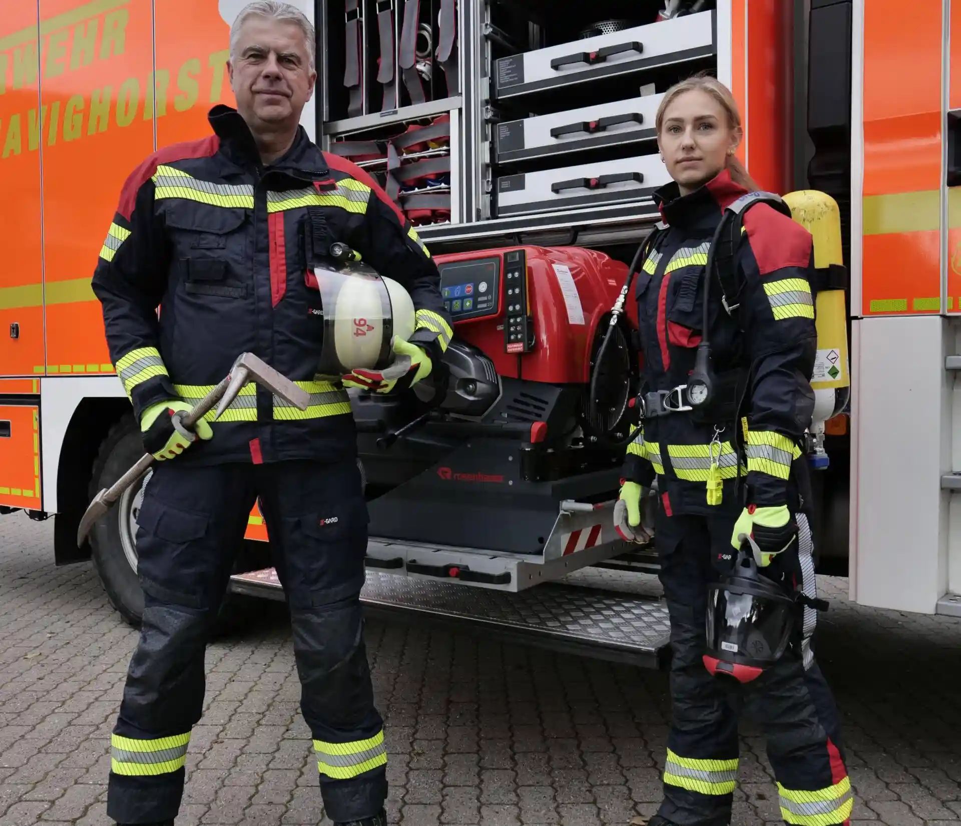 Feuerwehrmann und Feuerwehrfrau der Freiwilligen Feuerwehr Havighorst